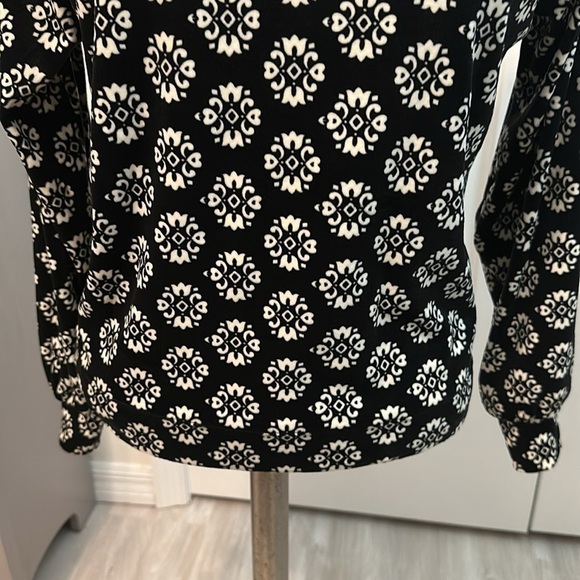 LOFT BLACK WHITE FLORAL TOP SZ XS CAREER EVERYDAY DATE NIGHT SOFT COMFORTABLE - Picture 8 of 10